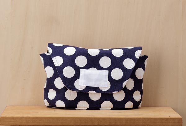 大きなかぶせ型のお弁当入（ランチボックス） 横入れふた型（フラップタイプ）封筒型 お弁当入れ お弁..