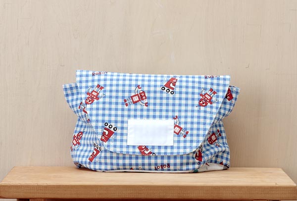 大きなかぶせ型のお弁当入（ランチボックス）　横入れふた型（フラップタイプ）封筒型　面ファスナーつ..