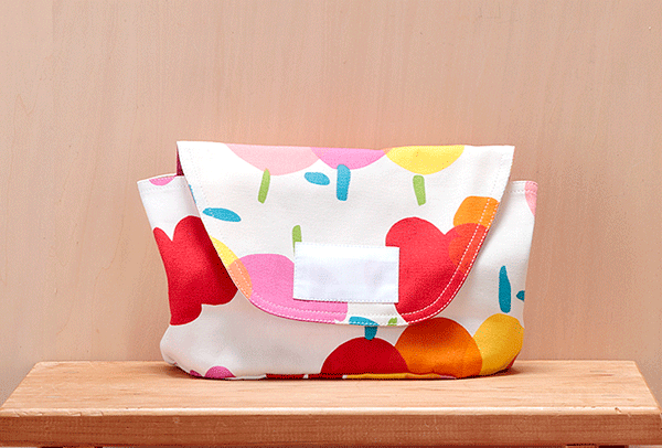 大きなかぶせ型のお弁当入（ランチボックス）　横入れふた型（フラップタイプ）封筒型　面ファスナーつ..