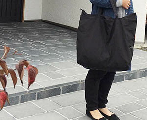 洗える旅行バッグ 小型ファスナーつき黒