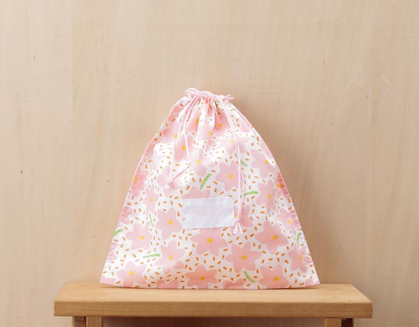 体操着入れ 体操服入れ　お着替え入れ 巾着型 縦28cm横27cm（28×27) まち2cm 氏名票つき 名札つき ピン..