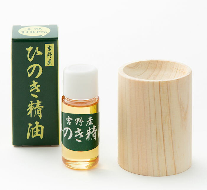 吉野ひのき精油10ml（エッセンシャルオイル）と、ひのきで作った天然ディフューザーのセットです。 2・3滴ディフューザーに垂らして置いておけば、森の中に入った気分に。 寝室・玄関・車の中など、好きな場所に置いて香りをお楽しみください。ディフューザーサイズ 約W40×D40×H50mm 【セット詳細】 吉野ひのき精油（10ml）×1個 ひのきディフューザー×1個 【原材料】 ひのきディフューザー：ひのき 【成分】 ひのき精油：ひのき抽出精油 【使用方法】 吉野ひのき精油を2、3滴ディフューザーに垂らして、安全な場所に置いてご使用ください。 【注意事項】 ●ひのき精油 飲んだり、直接お肌に塗ったりしないでください。 直接お肌に用いる場合は薄めてご使用ください。但し、目や唇等の粘膜部に使用しないでください。 お肌に合わない場合は、直ちに使用をやめ、医師にご相談ください。 引火性なので、火の気にご注意ください。 直射日光を避け涼しいところに保管してください。 開封後は約一年を目安にできるだけ使い切るようにしてください。 幼児の手の届かないところに保管してください。