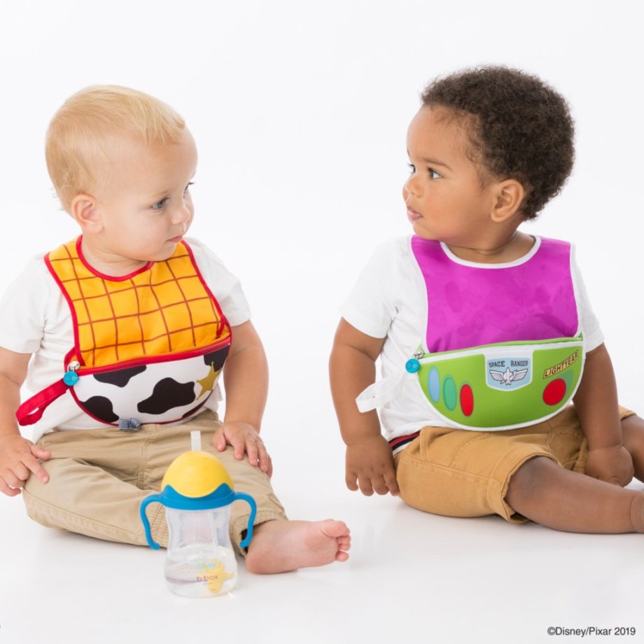 ディズニーポーチ型トラベルビブ バズ ウッディ ベビー お食事エプロン bbox ディズニーグッズ disney プレゼント ギフト ビーボックス 誕生日 新生児 赤ちゃん 男の子 女の子 ブランド おしゃれ かわいい お出かけ 旅行に トイストーリー TOY STORY バズライトイヤー 送料込のサムネイル