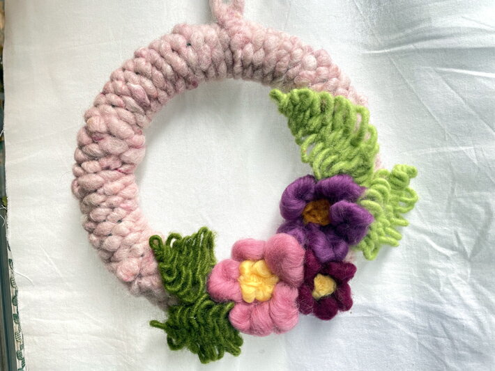 ウールのフラワーリース ライトピンク＆ワイン