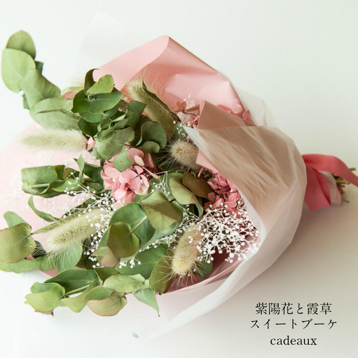 楽天贈り物のお店　カドゥ（cadeaux）【送料無料】あす楽地域対応品【flower gift】あじさいとかすみ草のプリザーブドフラワースイートブーケ−花束ギフト-スワッグ誕生日プレゼント記念日母の日