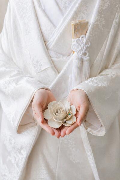 リングピロー 完成品 陶器 花 和風 和装 白無垢 結婚式｜陶器のお花のリングピロー