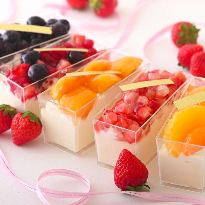 この商品の特徴 かわいく！おいしく！からだを応援！ あとがけクラッシュカラメル　スタイル特製ぷりんあらもーど 見てかわいく、食べておいしく、そして少しでもスイーツでからだを応援できればと、『スタイル特製ぷりんあらもーど』ができました。 ・。・。卵を使わず、からだを応援！・。・。 卵アレルギーの方にもおいしいプリンを食べてもらいたい！との気持ちで、卵不使用だけど本当に卵を使用していないの？と思うほどのプリンに仕上げました。オーナーが、卵不使用プリンの中で一番おいしい！と自負する出来上がりです。 ・。・。食物繊維で、からだを応援！・。・。 五大栄養素に次ぐ第6の栄養素とよばれるほど、体にとって重要な役割を果たしている食物繊維。ですが不足しがちになることも…。フルーツに含まれる食物繊維だけでなく、善玉菌のえさになる水溶性食物繊維をプリンに溶か入れています。スタイル特製ぷりんあらもーどは、1日1個を目安にお召し上がりください。 ▼スタイル特製ぷりんについて ・低脂肪の生クリームと牛乳にバニラビーンズを加え、風味のある、なめらかな食感に仕上げました。クリームやフルーツと相性がよい自然な甘みのプリンです。 ・水溶性食物繊維をプリンに溶かし入れていますが、プリン本来の風味を味わっていただけます。 ▼クラッシュカラメルについて ・ほろ苦い甘みのクラッシュカラメルです。お好みの量を調節してふりかけていただくことができます。 ・開封して時間が経過すると湿気でカラメルどうしがくっついてしまいます。ふりかける直前に開封してください。 ▼クリームについて ・北海道根釧地区で採れた生乳のみを使用した、口どけが軽いのに濃厚な最上級の生クリームです。 ▼フルーツラインナップついて ＊マンゴー ・マハチャノック種の完熟したマンゴーの甘みとなめらかな食感を味わえます。 ＊いちご ・ダイスカットのイチゴを余すことなく盛りつけ、いちごの風味を存分に味わえます。 ＊ブルーベリー ・酸味だけでなく甘みを強く感じやすい大ぶりのブルーベリーを厳選しています。 ＊ミックスベリー ・ラズベリー、ブルーベリー、クランベリー、ストロベリーの4種のベリーを、ほどよい甘みと酸味のバランスにミックスしました。 ＊柑橘ミックス ・みかん、オレンジ、はっさくの味わいの違う3種の柑橘をミックスし、爽やかに仕上げました。オレンジの皮もぜひ一緒にお召し上がりください。 ▼水溶性食物繊維について ・食物繊維は、イソマルトデキストリンを主成分とする「ファイバリクサ®」を使用しています。食生活は、主食、主菜、副菜を基本に、食事のバランスを。 ※スタイル特製ぷりんは1日1個を目安にお召し上がりください。 商品説明 商品名 あとがけクラッシュカラメル スタイル特製ぷりんあらもーど 原材料名 乳等を主要原料とする食品（国内製造）、牛乳、いちご、ブルーベリー、マンゴー、はっさく、みかん、オレンジ、ラズベリー、クランベリー、砂糖、脱脂粉乳、粉末油脂、粉飴、寒天、食物繊維、バニラビーンズ、ミルクキャラメルパウダー、水あめ/乳化剤（大豆由来）、ゲル化剤（ペクチン）、酸味料、増粘多糖類、クチナシ色素、香料、保存料（ソルビン酸）、野菜色素（一部に乳成分・大豆・オレンジを含む） サイズ プリン容器サイズ　105×45×H50mm 5個 (プラスチックスプーン5個付) 賞味期限 発送日を含め冷凍保存240日、冷蔵解凍後当日中 解凍後の時間経過や再冷凍は品質の低下につながりますので、お早めにお召し上がりください。 保存・解凍方法 要冷凍　-18℃以下で保存。 冷蔵庫で半日程度（家庭用冷蔵庫の性能により多少前後しますが約12時間）で美味しく召し上がれます。 ※真空フィルムをつけたまま解凍が可能です 製造者 フレッシュタルトのお店STYLE〒700-0867 岡山県 岡山市北区岡町 6-9 シーン ▼用途 ハレの日 誕生日 クリスマス お正月 元旦 成人の日 バレンタイン ホワイトデー 節分 ひな祭り ひなまつり お花見 入社 入学 卒園 卒業 イースター ゴールデンウイーク GW こどもの日 母の日 ジューンブライド 父の日 お中元 お盆 帰省土産 夏ギフト 残暑見舞い 秋スイーツ 敬老の日 ハロウィン 七五三 お歳暮 年越し 大晦日 パーティ 結婚式 披露宴 ウェディング ブライダル 二次会 内祝い サプライズ ドッキリ ギフト 還暦祝い 喜寿祝い 結婚祝い 古希祝い 就職祝い 出産祝い 初節句祝い 新築祝い 成人祝い 退院祝い 退職祝い 米寿祝い ▼ご贈答先 おじいちゃん おばあちゃん お客様 お父さん お母さん 奥さん 兄弟 後輩 姉妹 子供 取引先 職場 先生 先輩 旦那さん 仲良し 同僚 彼氏 彼女 友達