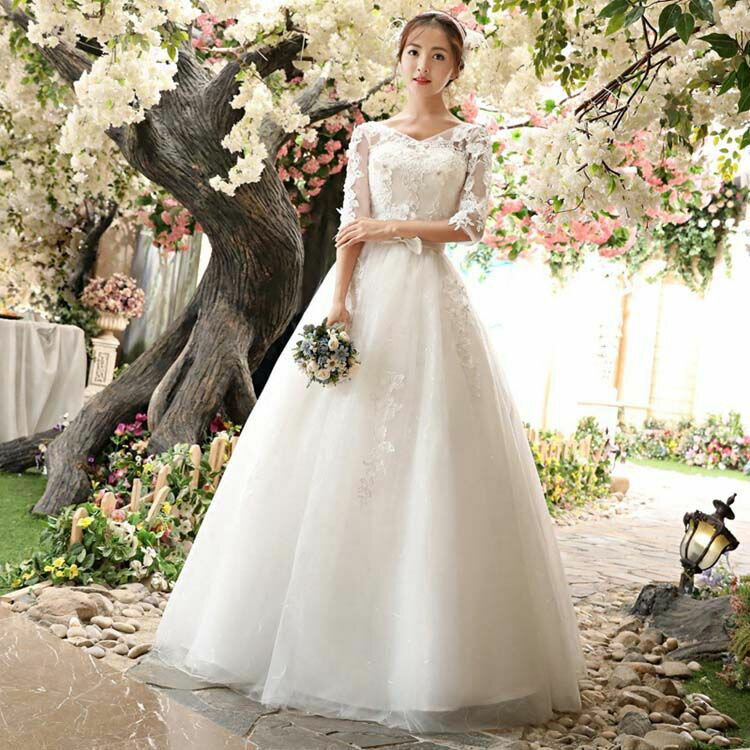 ウェディングドレス 長袖 袖あり 5分袖 ミモレ丈 ロングドレス 演奏会 結婚式 白 袖付き 着地式 編み上げタイプ レース Vネック 花飾り 花柄 刺繍 総柄 プリンセス 優雅 シンプルドレス 着痩せ 体型カバー ロングワンピース