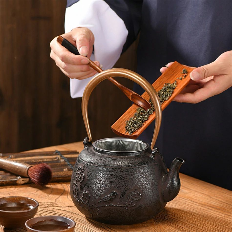 鉄瓶 鉄やかん 鉄びん 鉄分補給 ティー用品 煮茶壷 茶道具 職人手作り 新品 鋳鉄 鉄 急須 おしゃれ鉄瓶 やかん ケトル 提梁壺 茶壺 水壷 煮茶壷 茶道具 鉄分補給 鉄びん 健康的 お茶 プレゼント レトロ 茶室 装飾 茶道道具 湯沸かし IH対応