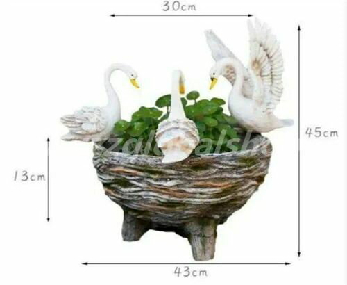 白鳥の庭の置物