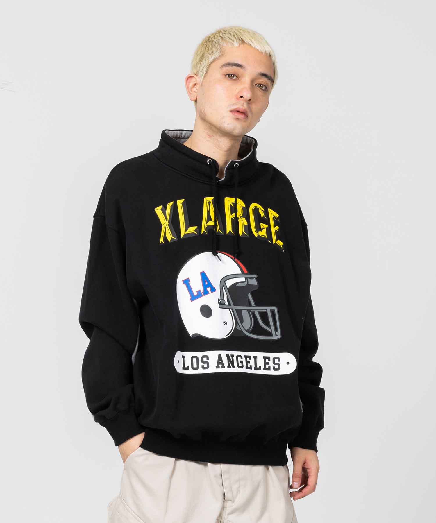 SALE セール 【公式】XLARGE エクストララージ FOOTBALL STAND COLLAR SWEAT スウェット ボートネック スタンドカラー トレーナー フットボール ロゴ メンズ トップス 人気 おすすめ おしゃれ 贈り物 ギフト プレゼント