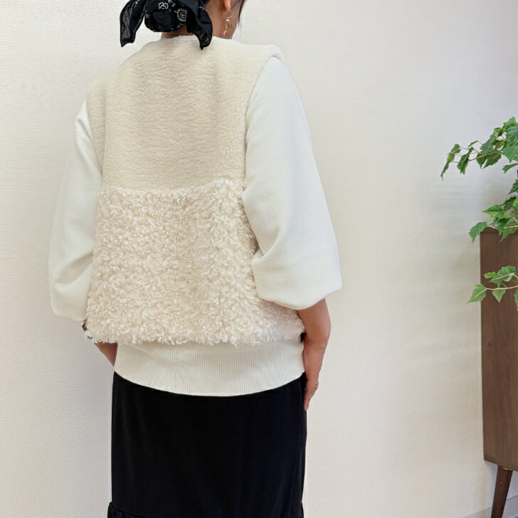 PASSIONE（パシオーネ）【ふわもこ異素材切替ボアベスト】レディース ベスト ボア 全3色　M ベストコーデ 秋 冬 防寒 おしゃれ ふわもこ ノースリーブ Vネック 体型カバー アウター 重ね着 カジュアル ナチュラル 大人かわいい 暖かい 軽量 calin カラン［536411-094］