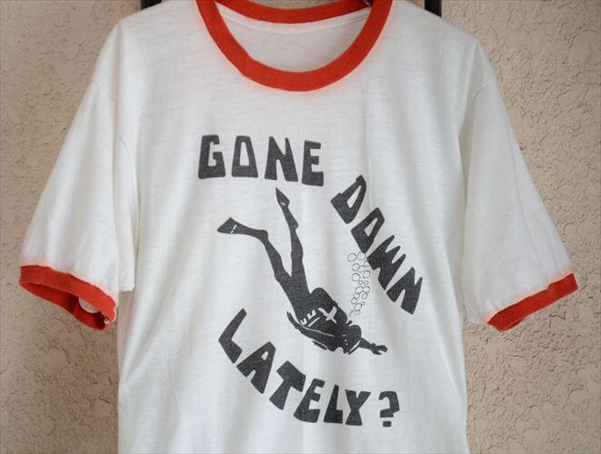 Rakuten - 【送料無料】80's ヴィンテージ ダイビングプリント トリムTシャツ sizeLくらい ホワイトxレッド メンズ レディース 古着_260518