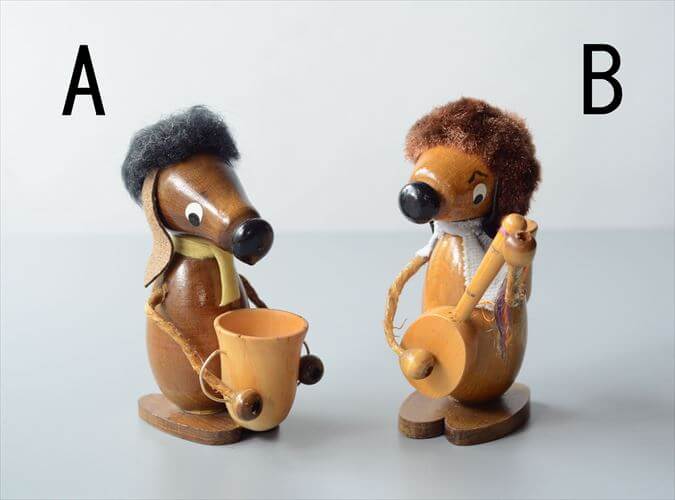 【送料無料】1960～70年頃 ドイツから 楽器を演奏する耳の垂れた木製のイヌ オブジェ フィギュア 飾り ..