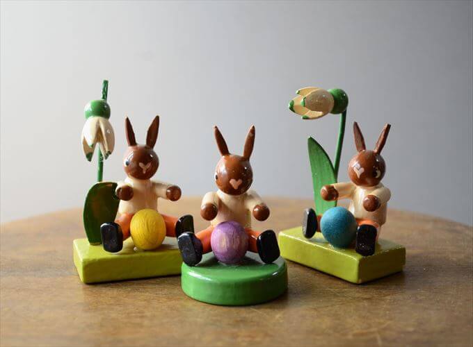 【送料無料】ドイツ製 ヴィンテージ かわいい木製のイースターバニー ハンドメイド 木工芸品 うさぎ 置物 アートピース フィギュア_260318