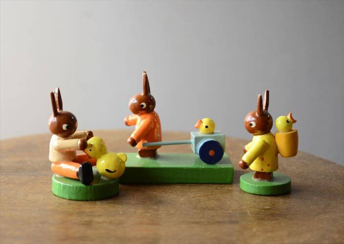 【送料無料】ドイツ製 ヴィンテージ かわいい木製のイースターバニー ハンドメイド 木工芸品 うさぎ 置物 アートピース フィギュア_260318