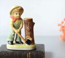 【送料無料】ドイツから木を切る男の子 陶器フィギュア Goebel Hummel フンメルを彷彿 ヴィンテージ アンティーク_241225