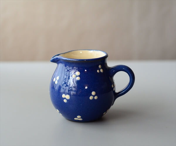 【送料無料】ドイツから かわいいブルーに白いドットのクリーマー ポーリッシュな絵付け ミルクポット 食器 アンティーク ヴィンテージ_240806
