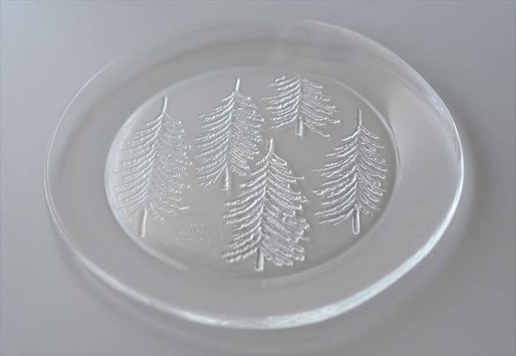 【送料無料】iittala イッタラ 1989年 Kuusi 23cmガラスのプレート クーシ お皿 もみの木モチーフ 北欧 フィンランド アンティーク_240912