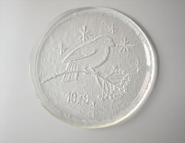 【送料無料】フィンランド製 Humppila 1979年 かわいい小鳥のガラスプレート 25cm お皿 フンピラ クリスマス アニバーサリープレート 北欧 ヴィンテージ_260309