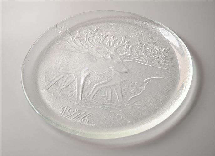 【送料無料】フィンランド製 Humppila 1976年 かわいいヘラジカのガラスプレート 25cm お皿 フンピラ クリスマス アニバーサリープレート 北欧 ヴィンテージ_260309