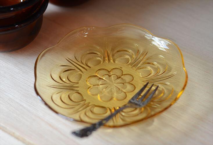 樂天商城 - 【送料無料】デンマークから 琥珀色のガラス皿 16.5cm アンバー プレート 北欧食器 ヴィンテージ アンティーク_260525