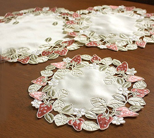ドイリー レース 刺繍 花瓶敷き 円形20cm いちご 北欧 ドイリー かわいい おしゃれ 布 薔薇雑貨 インテリア