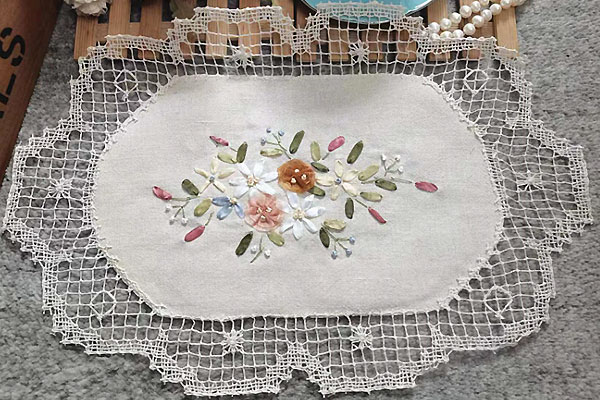 テーブルセンター レース ドイリー 花瓶敷き オーバル 43cm×30cm リネン リボン刺繡 テーブル ランナー..