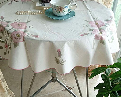 テーブルクロス コットン ベージュ 刺繍 薔薇 円形 85*85 贈り物 ギフト バラ エレガント ゆうパケット..