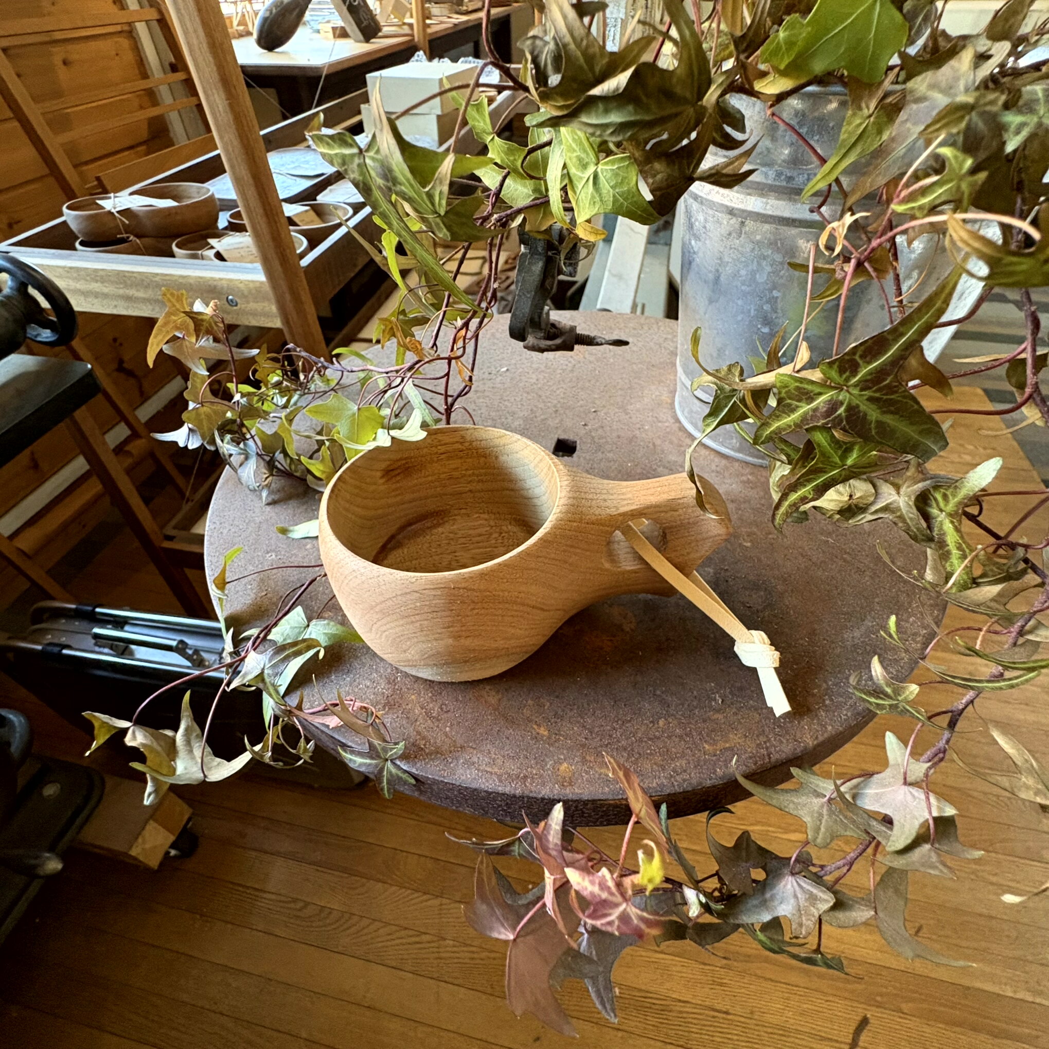 日本製〉クルミ材のククサ内面【合成漆】仕上げ送料無料1点もの くくさ フィンランド カップ 木 マグカップ キャンプ アウトドア飛騨 天然無垢 バーベキュー マイカップ cup 北欧 贈答 プレゼント お祝いギフト 母の日 父の日 誕プレ