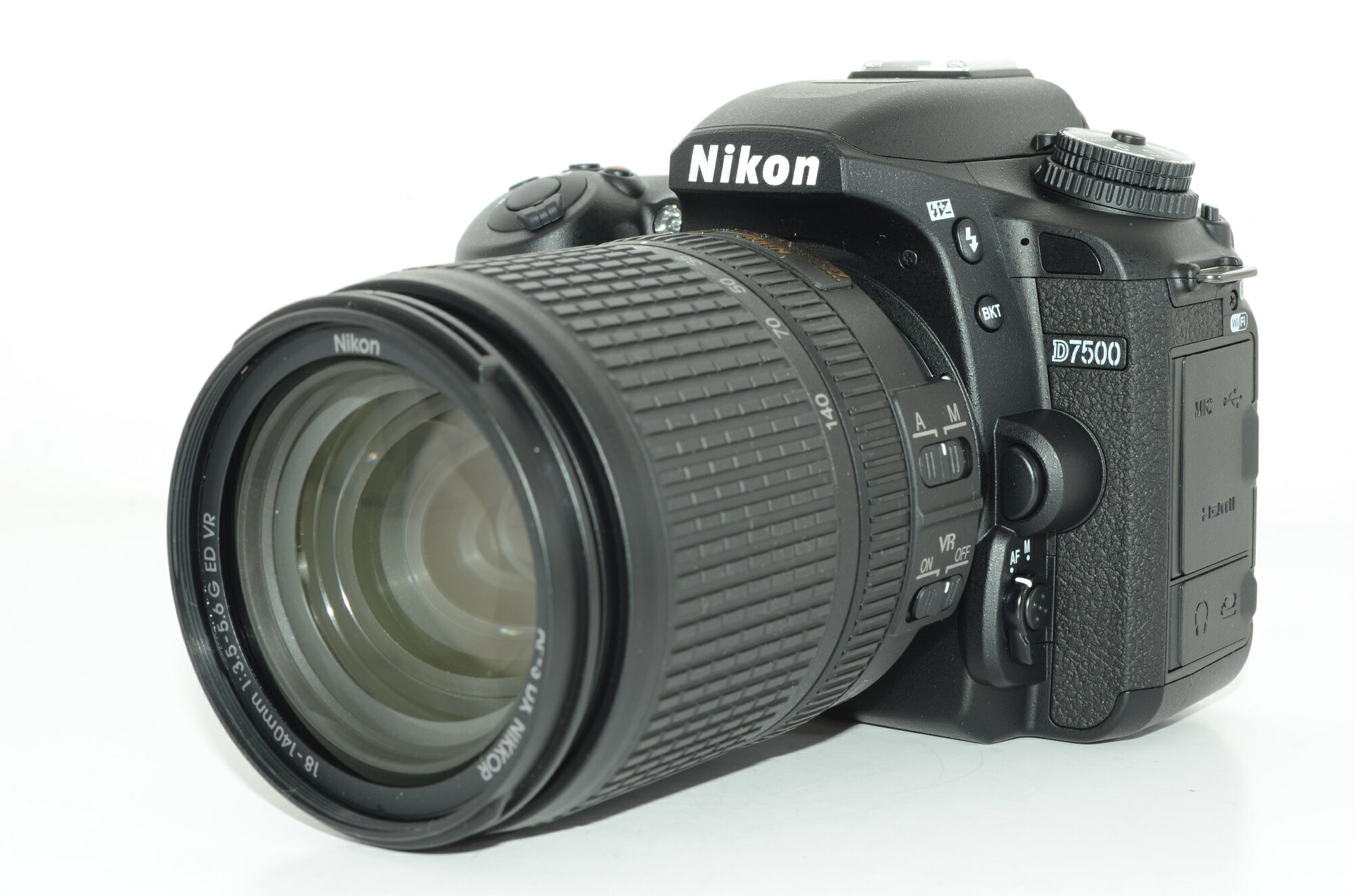 【中古】【外観ほぼ新品】Nikon デジタル一眼レフカメラ D7500 18-140VR レンズキット D7500LK18-140