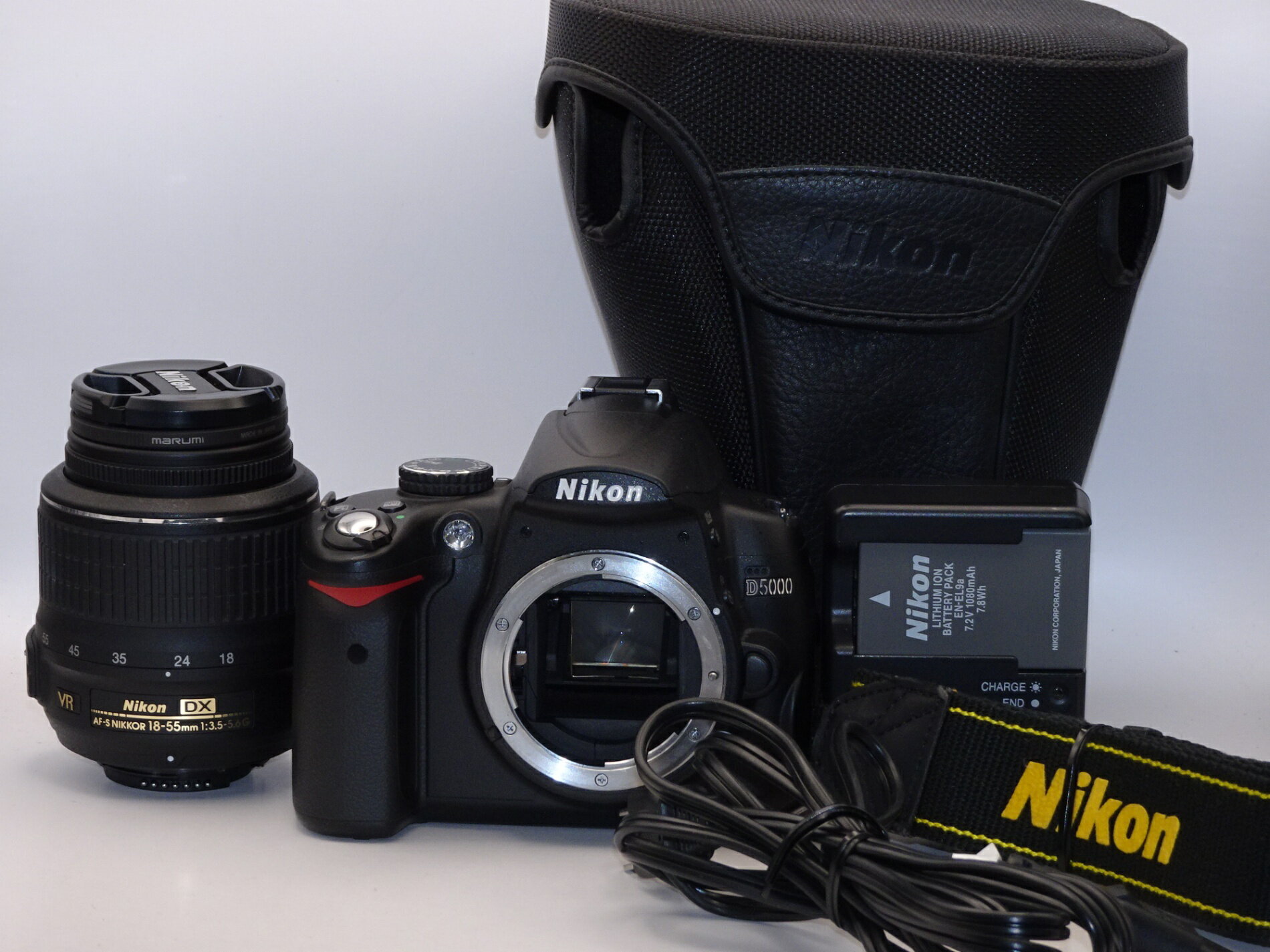 【中古】【外観特上級】Nikon デジタル一眼レフカメラ D5000 レンズキット D5000LK