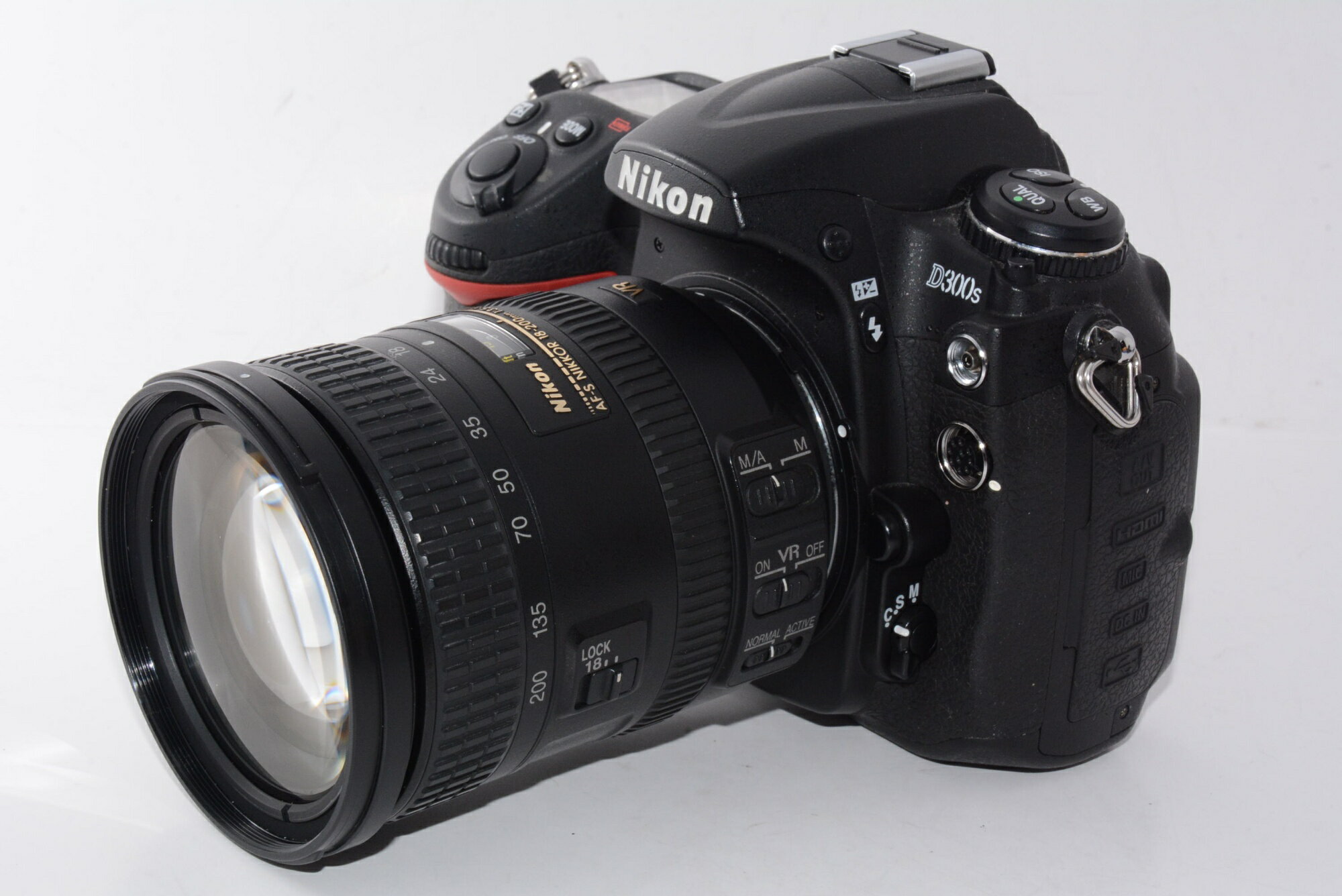 【中古】【外観並級】Nikon デジタル一眼レフカメラ D300S AF-S DX 18-200 VRIIレンズキット D300LK18-200II