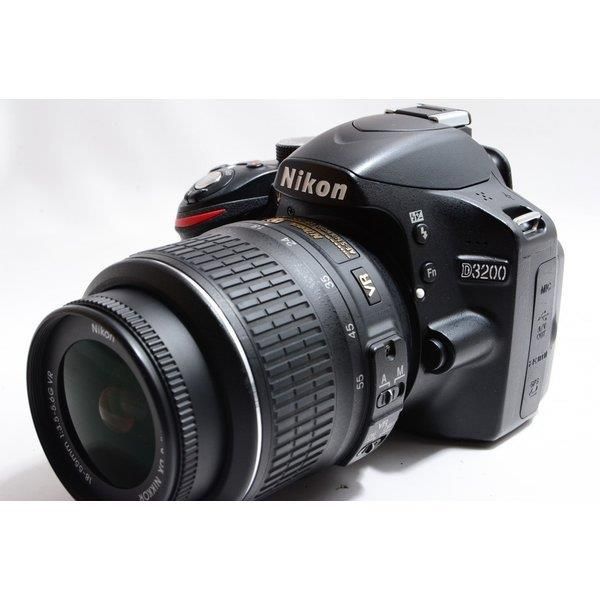 ニコン Nikon D3200 レンズキット ブラック 美品 一眼レフSDカードストラップ付き