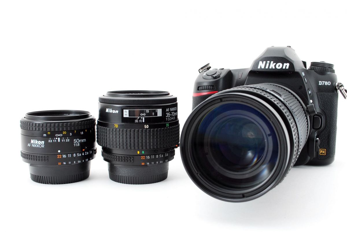 【中古】Nikon D780 24.5MP トリプルレンズセット★美品★2450万画素&4K対応&スマホへ転送!・ストラップ付き!