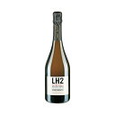 LH2 Metodo Classico Extra Brut &nbsp; ベルガモットやマンダリン、ハーブのアロマを感じるフローラル、フルーティでエレガントな香り。味わいはなめらかで心地よい快活さがあり、ミネラルやドライフルーツの長い余韻が感じられます。 シャルドネは8月中旬頃、ヴェルディッキオは8月末頃に、ヴィンテージ毎の気候の状況によって糖度と酸度のバランスが一定の基準に達しているものを選別して収穫。優しくプレスした後、ブドウ果汁はすぐに冷やされます。シャルドネはステンレスタンクで発酵後、8〜10ヶ月バリック（小樽）で静置。ヴェルディッキオはステンレスタンクで発酵、10ヶ月静置します。その後、異なるヴィンテージのワインをブレンドし、定温下で瓶内熟成32ヶ月。デゴルジュマン（澱引き）の後、さらに2〜3ヶ月休ませてリリース。 &lt;UMANI RONCHI&gt; ウマニ・ロンキ社はマルケ州を代表する1955年設立のリーディングワイナリー。いち早く近代的な畑の管理法やブドウ栽培法、新しいワイン醸造法を取り入れ、優れたワインを生み出しています。現在はマルケ州とアブルッツォ州にブドウ畑と醸造所を所有し、それぞれのブドウ、テロワールの特徴を最大限に活かし、長期熟成の偉大なワインだけでなく、デイリーに楽しめるコストパフォーマンスの高いワインにも定評があります。 &nbsp; 生産者 ウマニロンキ Umani Ronchi 産地 マルケ 分類 白スプマンテ 内容量 750ml アルコール度数 12.5% ブドウ品種 ヴェルディッキオ、シャルドネ 格付 V.S.Q. ボディ ミディアム 飲み口 辛口 栓 天然コルク おすすめ料理 魚料理、甲殻類、寿司 主な受賞歴 2020年　ヴィーニ・ディタリア（ガンベロロッソ）/2ビッキエーリ　（イタリア）　2020年版 2016年　ヴィーニ・ディタリア（ガンベロロッソ）/2ビッキエーリ　（イタリア）　2016年版 2016年　ビベンダ/4グラッポリ　（イタリア）　2016年版 2015年　ヴィーニ・ディタリア（ガンベロロッソ）/1ビッキエーレ　（イタリア）　2015年版 2014年　ビベンダ/4グラッポリ　（イタリア）　 2014年版 2014年　ヴィーニ・ディタリア（ガンベロロッソ）/1ビッキエーレ　（イタリア）　2014年版 2013年　ビベンダ/4グラッポリ (イタリア）　2013年版 原産国 イタリア ※ヴィンテージについてはお問合せください 〜ご利用いただけるシーン〜 季節のご挨拶 御正月 お正月 御年賀 お年賀 御年始 母の日 父の日 初盆 お盆 御中元 お中元 お彼岸 残暑御見舞 残暑見舞い 敬老の日 寒中お見舞 クリスマス クリスマスプレゼント お歳暮 御歳暮 春夏秋冬 日常の贈り物 御見舞 退院祝い 全快祝い 快気祝い 快気内祝い 御挨拶 ごあいさつ 引越しご挨拶 引っ越し お宮参り御祝 志 進物 長寿のお祝い 61歳 還暦（かんれき） 還暦御祝い 還暦祝 祝還暦 華甲（かこう） 祝事 合格祝い 進学内祝い 成人式 御成人御祝 卒業記念品 卒業祝い 御卒業御祝 入学祝い 入学内祝い 小学校 中学校 高校 大学 就職祝い 社会人 幼稚園 入園内祝い 御入園御祝 お祝い 御祝い 内祝い 金婚式御祝 銀婚式御祝 御結婚お祝い ご結婚御祝い 御結婚御祝 結婚祝い 結婚内祝い 結婚式 引き出物 引出物 引き菓子 御出産御祝 ご出産御祝い 出産御祝 出産祝い 出産内祝い 御新築祝 新築御祝 新築内祝い 祝御新築 祝御誕生日 バースデー バースディ バースディー 七五三御祝 753 初節句御祝 節句 昇進祝い 昇格祝い 就任 弔事 御供 お供え物 粗供養 御仏前 御佛前 御霊前 香典返し 法要 仏事 新盆 新盆見舞い 法事 法事引き出物 法事引出物 年回忌法要 一周忌 三回忌、 七回忌、 十三回忌、 十七回忌、 二十三回忌、 二十七回忌 御膳料 御布施 法人向け 御開店祝 開店御祝い 開店お祝い 開店祝い 御開業祝 周年記念 来客 お茶請け 御茶請け 異動 転勤 定年退職 退職 挨拶回り 転職 お餞別 贈答品 粗品 粗菓 おもたせ 菓子折り 手土産 心ばかり 寸志 新歓 歓迎 送迎 新年会 忘年会 二次会 記念品 景品 開院祝い プチギフト お土産 ゴールデンウィーク GW 帰省土産 バレンタインデー バレンタインデイ ホワイトデー ホワイトデイ お花見 ひな祭り 端午の節句 こどもの日 スイーツ スィーツ スウィーツ ギフト プレゼント お返し 御礼 お礼 謝礼 御返し お返し お祝い返し 御見舞御礼 ここが喜ばれます 個包装 上品 上質 高級 お取り寄せスイーツ おしゃれ 可愛い かわいい 食べ物 銘菓 お取り寄せ 人気 食品 老舗 おすすめ インスタ インスタ映え こんな想いで… ありがとう ごめんね おめでとう 今までお世話になりました　いままで お世話になりました これから よろしくお願いします 遅れてごめんね おくれてごめんね こんな方に お父さん お母さん 兄弟 姉妹 子供 おばあちゃん おじいちゃん 奥さん 彼女 旦那さん 彼氏 先生 職場 先輩 後輩 同僚フルーティでエレガントな香りに、なめらかで心地よい快活さがある味わい！