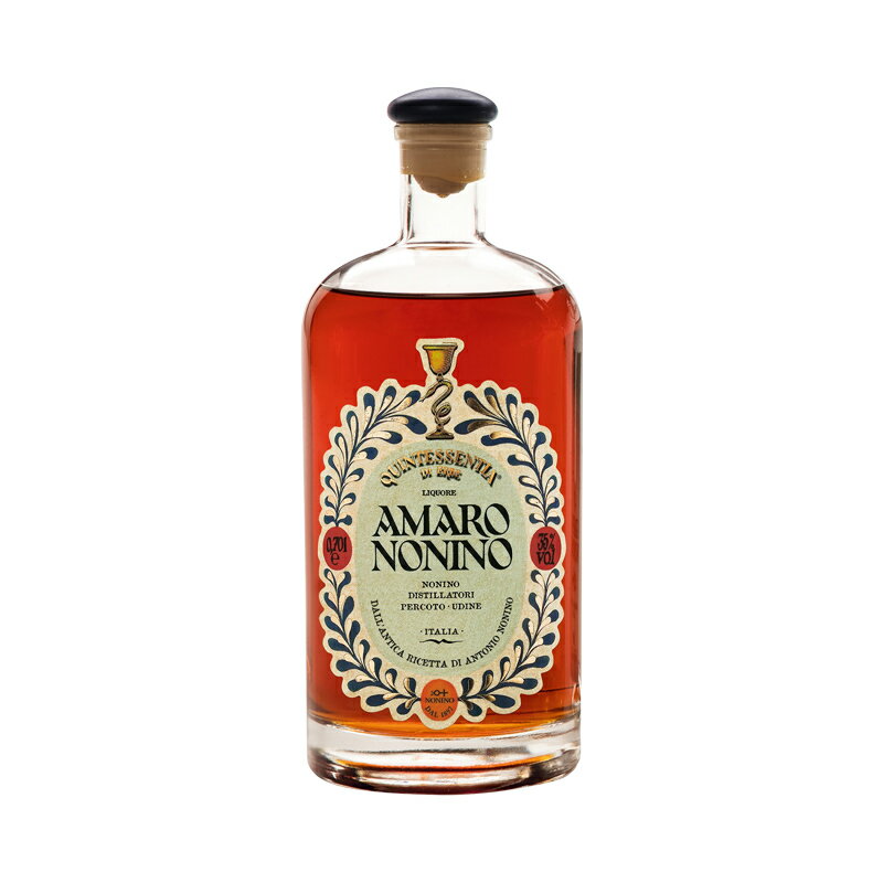 Amaro Nonino &nbsp; ノニーノ社を代表する食後酒、アマーロ・ノニーノ。 家族にのみ伝えられてきた秘伝のレシピで、自然由来の原材料を使用したヴィーガンフレンドリーの商品でもあります。 自社ブドウをそのまま搾り、12ヶ月間以上リムーザン、ネーヴェル産の小樽やシェリー樽で熟成させたウーエをベースに、こだわり抜いたハーブを漬け込んで造られるノニーノ自慢の逸品。 これまでに数々のオリジナルカクテルアレンジレシピも作られ、様々な個性ある表情を見せてくれます。 オレンジの皮やビターオレンジマーマレード、タイムやメンソールに、マンゴーなどエキゾチックさも感じられる複雑な香り。口に含んだときの甘さと苦みのバランスが絶妙で、余韻にはリコリス（甘草）やココアのニュアンスが広がります。 食後、室温のアマーロをストレートで。また、ダークチョコレートとの相性も非常に良く、他にも様々なカクテルレシピが開発され幅広くお楽しみいただけます。 &lt;Nonino&gt; 1897年にオラツィオ・ノニーノが創業。1973年に品質の優れた単一品種のヴィナッチャ（ブドウの搾り滓）を伝統的単式蒸留器で蒸留し、一種類のブドウ品種の搾り滓のみから造られた"グラッパ・モノヴィティーニョ"を美しい瓶に詰めて発売しました。さらに1984年、ブドウ果汁を果皮や種も混ざった状態のまま蒸留するアクアヴィーテ"ウーエ"を発売しました。 &nbsp; 生産者 ノニーノ NONINO 産地 フリウリ＝ヴェネツィア・ジューリア 分類 リキュール 内容量 700ml アルコール度数 35% 原産国 イタリア 〜ご利用いただけるシーン〜 季節のご挨拶 御正月 お正月 御年賀 お年賀 御年始 母の日 父の日 初盆 お盆 御中元 お中元 お彼岸 残暑御見舞 残暑見舞い 敬老の日 寒中お見舞 クリスマス クリスマスプレゼント お歳暮 御歳暮 春夏秋冬 日常の贈り物 御見舞 退院祝い 全快祝い 快気祝い 快気内祝い 御挨拶 ごあいさつ 引越しご挨拶 引っ越し お宮参り御祝 志 進物 長寿のお祝い 61歳 還暦（かんれき） 還暦御祝い 還暦祝 祝還暦 華甲（かこう） 祝事 合格祝い 進学内祝い 成人式 御成人御祝 卒業記念品 卒業祝い 御卒業御祝 入学祝い 入学内祝い 小学校 中学校 高校 大学 就職祝い 社会人 幼稚園 入園内祝い 御入園御祝 お祝い 御祝い 内祝い 金婚式御祝 銀婚式御祝 御結婚お祝い ご結婚御祝い 御結婚御祝 結婚祝い 結婚内祝い 結婚式 引き出物 引出物 引き菓子 御出産御祝 ご出産御祝い 出産御祝 出産祝い 出産内祝い 御新築祝 新築御祝 新築内祝い 祝御新築 祝御誕生日 バースデー バースディ バースディー 七五三御祝 753 初節句御祝 節句 昇進祝い 昇格祝い 就任 弔事 御供 お供え物 粗供養 御仏前 御佛前 御霊前 香典返し 法要 仏事 新盆 新盆見舞い 法事 法事引き出物 法事引出物 年回忌法要 一周忌 三回忌、 七回忌、 十三回忌、 十七回忌、 二十三回忌、 二十七回忌 御膳料 御布施 法人向け 御開店祝 開店御祝い 開店お祝い 開店祝い 御開業祝 周年記念 来客 お茶請け 御茶請け 異動 転勤 定年退職 退職 挨拶回り 転職 お餞別 贈答品 粗品 粗菓 おもたせ 菓子折り 手土産 心ばかり 寸志 新歓 歓迎 送迎 新年会 忘年会 二次会 記念品 景品 開院祝い プチギフト お土産 ゴールデンウィーク GW 帰省土産 バレンタインデー バレンタインデイ ホワイトデー ホワイトデイ お花見 ひな祭り 端午の節句 こどもの日 スイーツ スィーツ スウィーツ ギフト プレゼント お返し 御礼 お礼 謝礼 御返し お返し お祝い返し 御見舞御礼 ここが喜ばれます 個包装 上品 上質 高級 お取り寄せスイーツ おしゃれ 可愛い かわいい 食べ物 銘菓 お取り寄せ 人気 食品 老舗 おすすめ インスタ インスタ映え こんな想いで… ありがとう ごめんね おめでとう 今までお世話になりました　いままで お世話になりました これから よろしくお願いします 遅れてごめんね おくれてごめんね こんな方に お父さん お母さん 兄弟 姉妹 子供 おばあちゃん おじいちゃん 奥さん 彼女 旦那さん 彼氏 先生 職場 先輩 後輩 同僚こだわり抜いたハーブを漬け込んで造られた自慢の逸品！