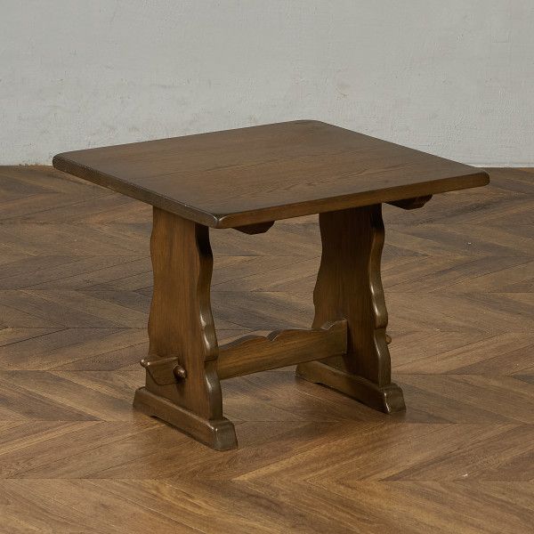 セール！コーヒーテーブル　イギリス製　アンティーク　ウォルナット 英国 アンティーク コーヒーテーブル ウォールナット 木彫刻 センター