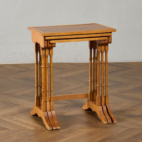 テーブル イギリス イチイ 英国 クラシック イチイ ネストテーブル ネスト 木製 サイド ロー ナイト 飾り台 花台 アンティーク スタイル #95461