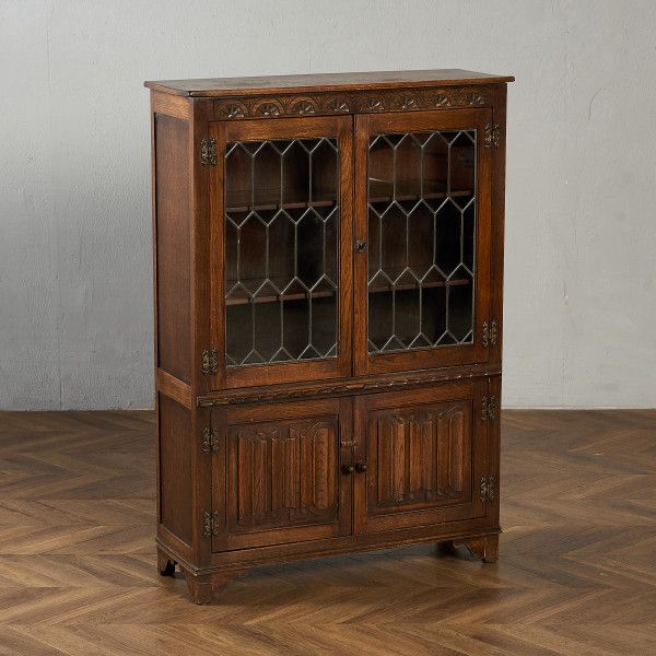 Rakuten - チェスト・キャビネット イギリス オーク ジェイシーファニチャー Jaycee Furniture ガラス キャビネット 英国 鍵付 ブックケース 本棚 木彫刻 飾り棚 シェルフ ナロー 食器棚 #98318