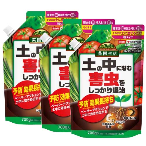 商品名 家庭園芸用サンケイダイアジノン粒剤3 土の中に潜む害虫退治 内容量 700g×3個 有効成分 ダイアジノン 薬剤登録 農林水産省登録第19526号 性　状 淡黄赤色細粒 剤　形 粒剤 販売元 住友化学園芸株式会社 ●商品特長 ◆本剤は土の中に潜むコガネムシ幼虫やネキリムシだけでなく、きゅうりやかぼちゃのウリハムシ幼虫も退治する土壌害虫の殺虫剤です。 ◆接触効果だけでなく、ベーパーアクションにより殺虫成分が土の中に広がって効果的に害虫を退治します。 ◆土に混ぜるだけで予防*効果が長持ちし(コガネムシ幼虫で3〜4週間)、植物の根を害虫の食害からしっかり守ります。 *害虫の被害防止を指す ●使用方法 ◆そのまま散布 ●適用害虫と使用方法 ※印は収穫物への残留回避のため、その日まで使用できる収穫前の日数と本剤及びその有効成分含む農薬の総使用回数の制限を示します。 ・2011年2月16日付：豆類（種実）の変更 ・2013年1月30日付：まくわうり、みかんの削除 ●効果・薬害等の注意 ◆使用量に合わせ秤量し、使いきってください。 ◆使用薬量は全面処理の場合の薬量なので、植え溝にまくなど一部しか処理しない場合は処理面積にあわせて処理薬量を減らしてください。 ◆は種時、植付時、植付前に土壌全面又は植え溝に処理し、土壌とよく混ぜ合わせてください。 ◆コガネムシ類幼虫に対して作物の生育期に使用する場合は植え溝に処理し軽く土を混和してください。 ◆適用作物群に属する作物またはその新品種に本剤をはじめて使用する場合は、使用者の責任において事前に薬害の有無を十分確認してから使用してください。なお、病害虫防除所または販売店等と相談することが望ましいです。 ●安全使用上の注意 ◆体調のすぐれない時は散布しないでください。 ◆取扱には十分注意してください。誤って飲み込んだ場合は吐き出させ、直ちに医師の手当を受けさせてください。使用中に身体に異常を感じた時は直ちに医師の手当を受けてください。 ◆かぶれやすい人は取扱に十分注意してください。 ◆散布時は、農薬用マスク、手袋、長ズボン・長袖の作業衣などを着用してください。粉末を吸い込んだり浴びたりしないよう、また眼に入らないように注意し、作業後は直ちに手足、顔などを石けんでよく洗い、うがいをしてください。作業時の衣服等は他と分けて洗濯してください。 ◆ミツバチの巣箱及びその周辺にかからないようにしてください。 ◆散布中又は散布当日は散布区域に小児やペットが立ち入らないように注意してください。 ◆使用後の空容器は良くたたいて中身を完全に出してから処理してください。 治療法：解毒剤としては硫酸アトロピン製剤及びPAM]製剤の投与が有効です（動物実験で報告）。 魚毒性 ： （1）水産動植物（甲殻類、ドジョウ、ボラ）に影響を及ぼす恐れがありますので、金魚鉢等の水槽、河川、養殖池等に飛散・流入しないよう注意して使用してください。比較的低濃度でも魚が平衡失調等をおこすので養魚池等周辺では使用はさけてください。 （2）散布器具及び容器の洗浄水は、河川等に流さないでください。また、空容器、空袋等は水産動植物に影響を与えないよう適切に処理してください。 ※使用に際しては必ず商品の説明をよく読んで、記載内容に従ってお使いください。 ※パッケージは予告なく変更されることがあります。 関連商品住友化学園芸 家庭園芸用GFオルトラン水和剤 ［5g×8袋］×2個 殺...住友化学園芸 家庭園芸用GFオルトラン水和剤 ［1g×10袋］×3個 ...住友化学園芸 家庭園芸用サンケイダイアジノン粒剤3 コガネムシの幼虫退...2,706円2,706円2,393円住友化学園芸 三明デナポン粒剤5 未熟とうもろこし専用殺虫剤 200g...住友化学園芸 ネキリベイト 600g×3個 殺虫剤 【農薬】...住友化学園芸 家庭園芸用GFオルトラン水和剤 ［1g×10袋］×2個 ...2,112円1,911円1,815円住友化学園芸 三明デナポン粒剤5 未熟とうもろこし専用殺虫剤 200g...住友化学園芸 家庭園芸用GFオルトラン水和剤 ［5g×8袋］×3個 殺...住友化学園芸 ネキリベイト 600g×6個 殺虫剤 【農薬】...3,427円4,043円3,792円