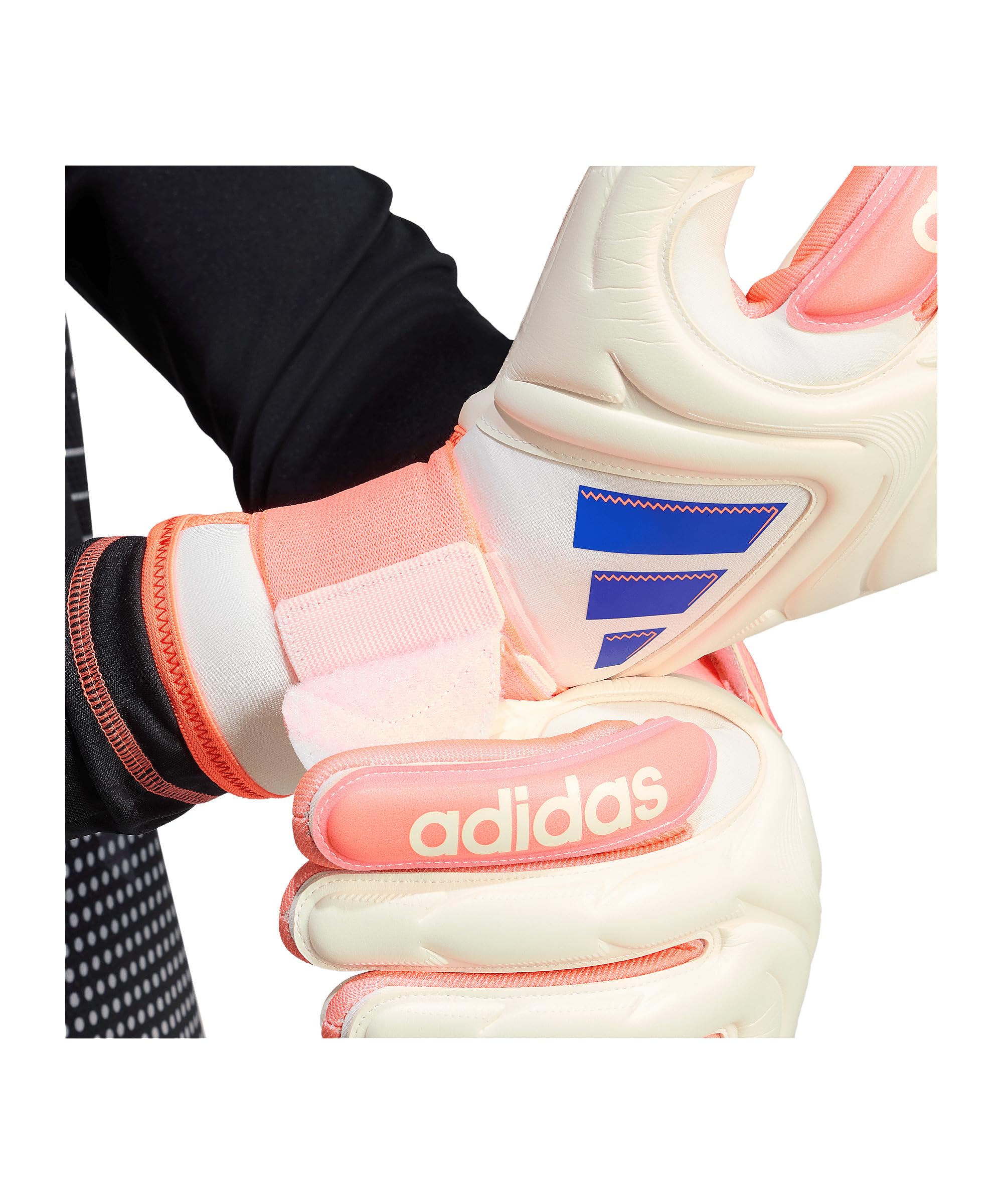 カンピスタのアディダス(adidas) サッカー ゴールキーパーグローブ コパPro JN5336(オフホワイト/ルシッドブルー/シグナルコーラル) KSZ19｜アングル3