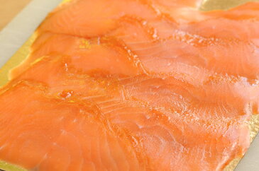 冷凍 キングスモークサーモン スライスパック 半身600g 1個 冷凍 味付き 天然細切り数の子昆布 100g 2個 【送料全国一律864円】【クール代金無料】 【代引き不可】【メーカー直送品以外同梱不可】 【セット割引】 sv