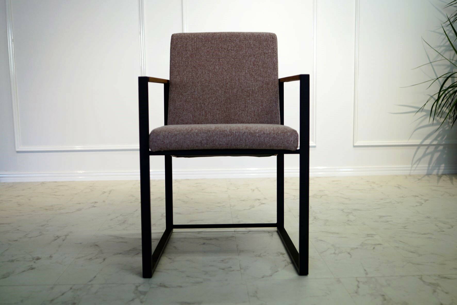 PIVO (ピボ) 1人掛けチェア 一人掛けチェア おしゃれ ダイニング ダイニングチェア ダイニング用 食卓用 椅子 イス いす チェア チェアー デスクチェア オフィスチェア リビングチェア カフェ風 シンプル レトロ モダン ヴィンテージ エレガント 布 木 スチール脚 トルコ製