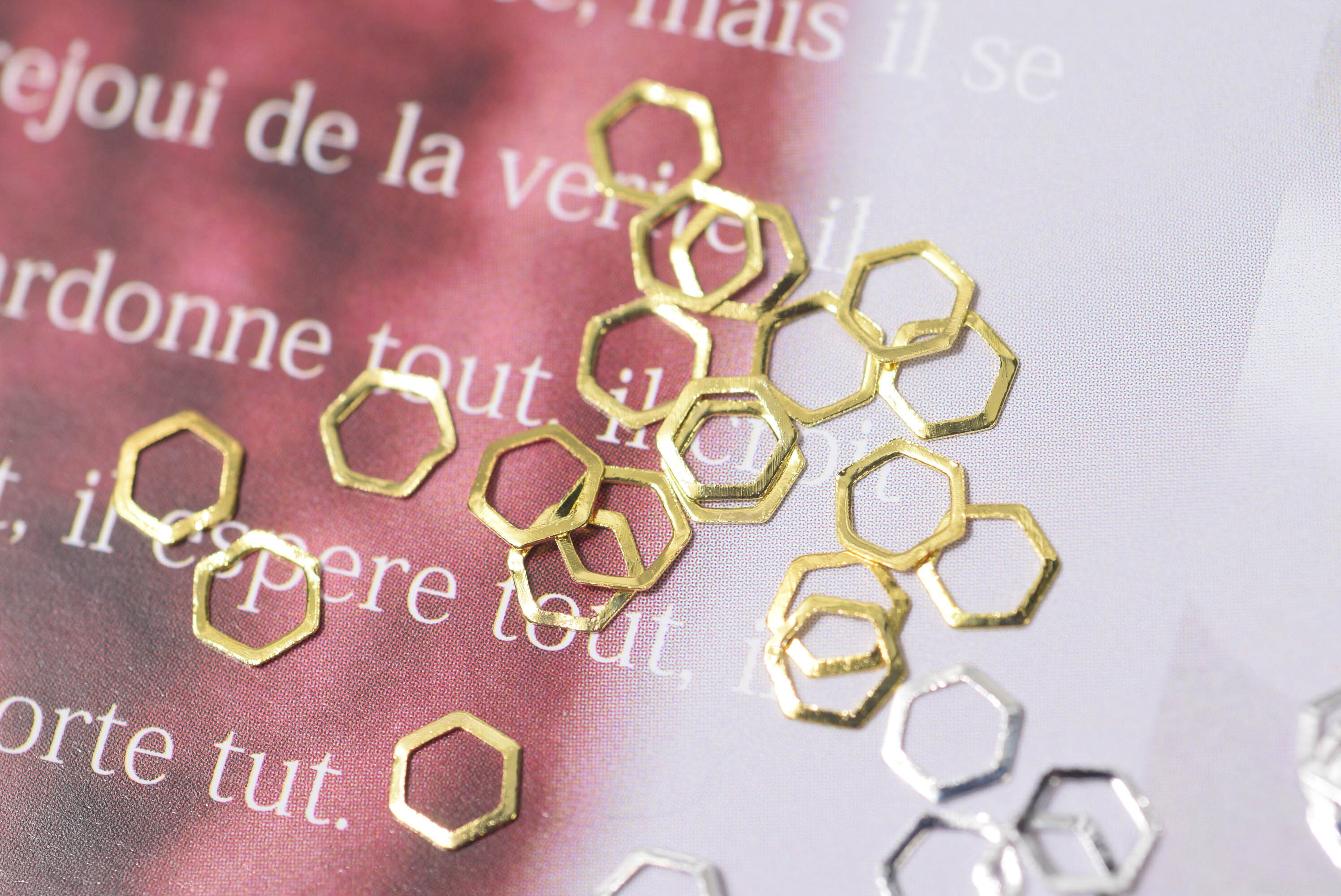 [S32] ハチの巣 中抜きメタルスタッズ (2 color) 50pcs メタルパーツ ブリオン メ...