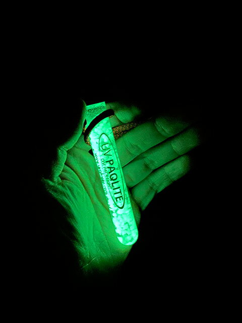 暗闇で光る!グロースティック 4インチ MADE IN U.S.A. GLOW STICKS Tooblite アウトドア 防水 耐久性 半永久的に使える 最大12時間発光通販格安セール情報 楽天 通販