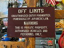 「世田谷ベースに貼ってある警告看板」のアルミサインボード　米軍基地の立入禁止看板