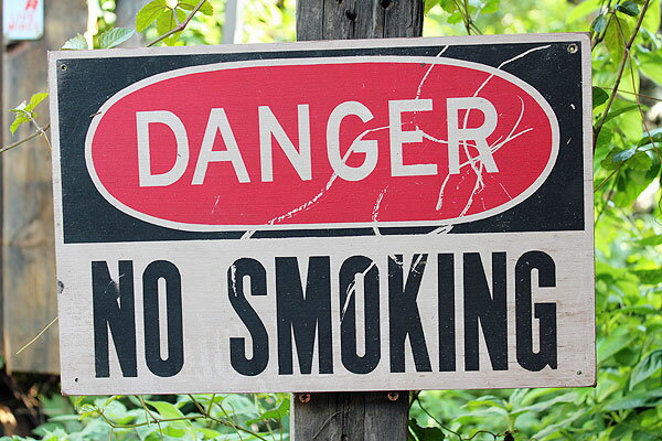 昔のアドバタイジング ウッドサイン シリーズ第三弾 (デンジャー禁煙) 看板 アメリカン雑貨 アメリカ雑貨 グッズ