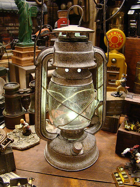 メーカーさんのこだわりが詰まった逸品! 古めかしいアンティークランタン風のテーブルライト(LEDライト仕様/ACアダプター付属) Lサイズ/ホワイト ■ アメリカ雑貨 アメリカン雑貨 照明 おしゃれ