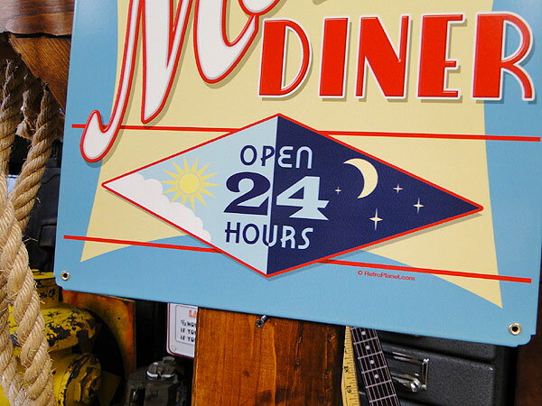 ★稀少な絶盤品★　ママのダイナー　（24時間営業中）　U.S.ヘヴィースチールサイン　看板　アメリカン雑貨　アメリカ雑貨　グッズ